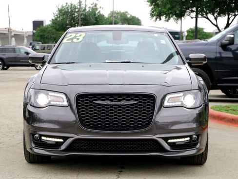 Used 2023 Chrysler 300 Touring L w/ Comfort Group RWD image 8