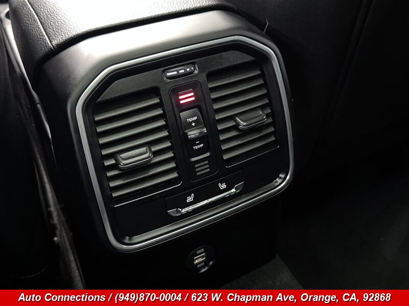Used 2018 Porsche Macan AWD/4WD image 31