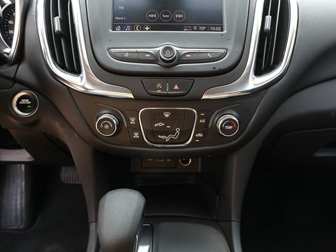 Used 2023 Chevrolet Equinox LT FWD image 18