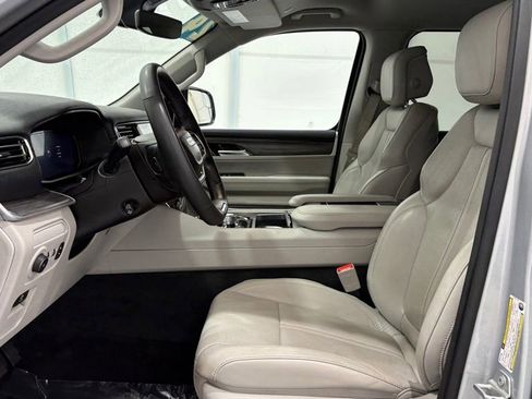 Used 2024 Jeep Wagoneer L Series II w/ Flexible Seating Group AWD/4WD image 15