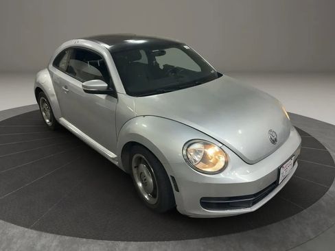Used 2013 Volkswagen Beetle 2.5 image 2