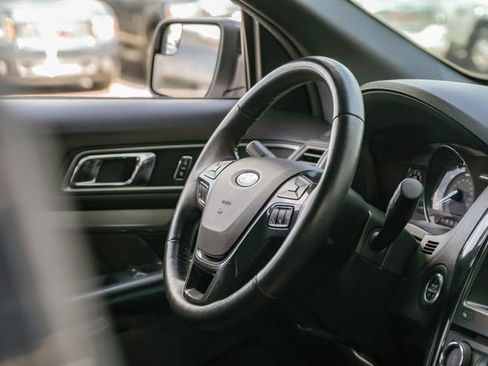 Used 2018 Ford Explorer XLT w/ Equipment Group 202A image 13