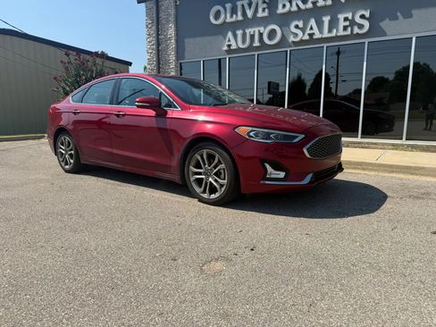 Used 2019 Ford Fusion Titanium FWD image 2