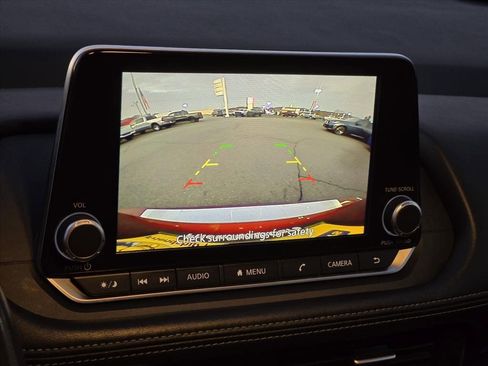 Used 2024 Nissan Rogue SV w/ SV Premium Package image 5