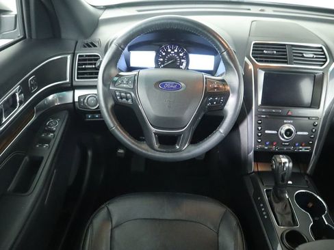 Used 2019 Ford Explorer Limited w/ Class III Trailer Tow Package image 10