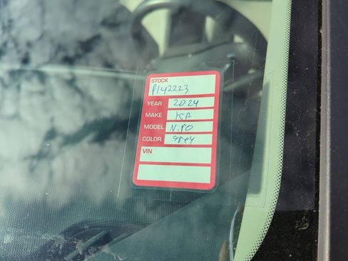 Used 2024 Kia Niro EX image 5