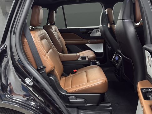 Used 2023 Lincoln Aviator Grand Touring w/ Equipment Group 301A AWD/4WD image 24
