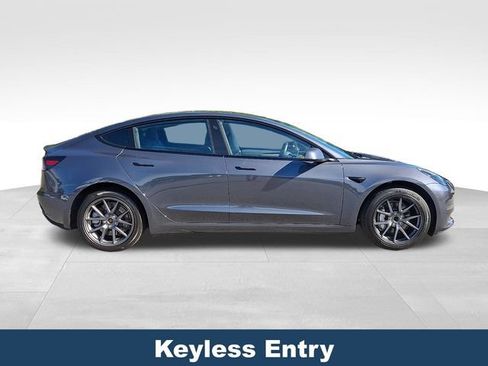 Used 2023 Tesla Model 3 Standard Range RWD image 9