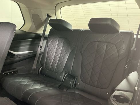 Certified 2023 BMW X7 xDrive40i w/ Premium Package image 28