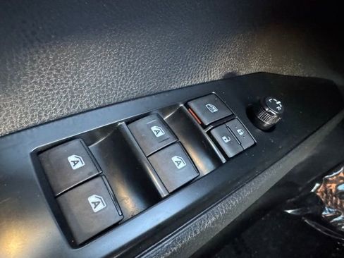 Certified 2018 Toyota Camry LE image 33