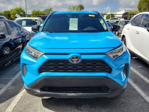Used 2021 Toyota RAV4 LE FWD image 2
