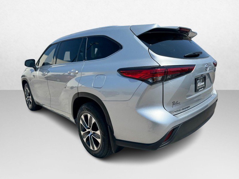 Used 2022 Toyota Highlander XLE AWD/4WD image 7