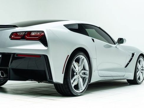 Used 2019 Chevrolet Corvette Stingray Coupe w/ 1LT RWD image 13