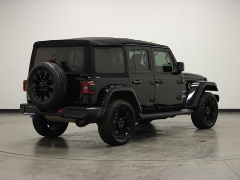 Used 2022 Jeep Wrangler Unlimited Sahara w/ Cold Weather Group image 8