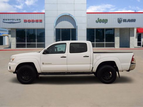 Used 2015 Toyota Tacoma PreRunner image 3
