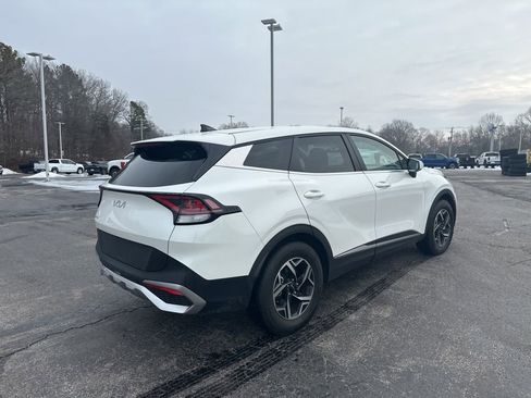 Used 2024 Kia Sportage LX image 3