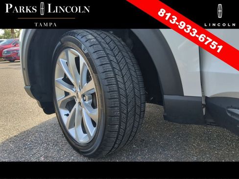 Used 2022 Ford Explorer Platinum w/ Equipment Group 601A AWD/4WD image 36