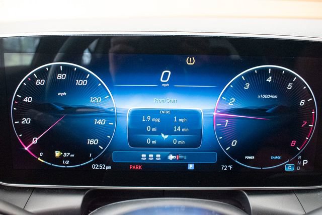 Used 2025 Mercedes-Benz GLC 300 4MATIC image 21