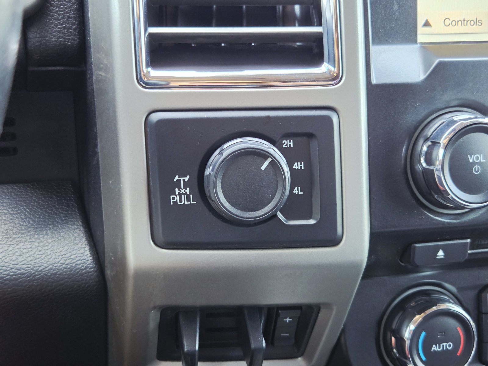 Used 2017 Ford F250 Lariat w/ Chrome Package AWD/4WD image 24