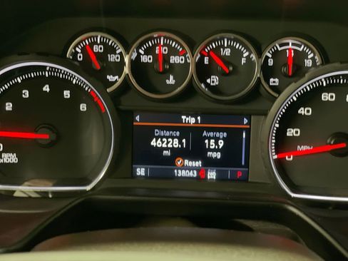 Used 2021 Chevrolet Tahoe Z71 w/ Rear Media and Nav Package image 12