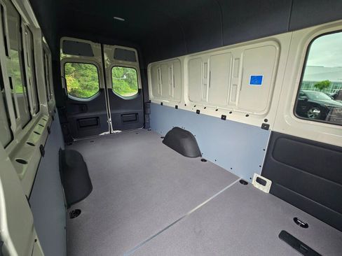 New 2026 Mercedes-Benz Sprinter 2500 image 17