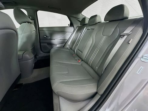 Used 2025 Hyundai Elantra SEL image 13