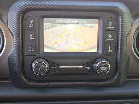 Used 2020 Jeep Wrangler Sport S image 20