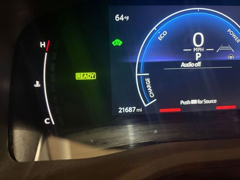 Used 2025 Toyota Camry LE image 39