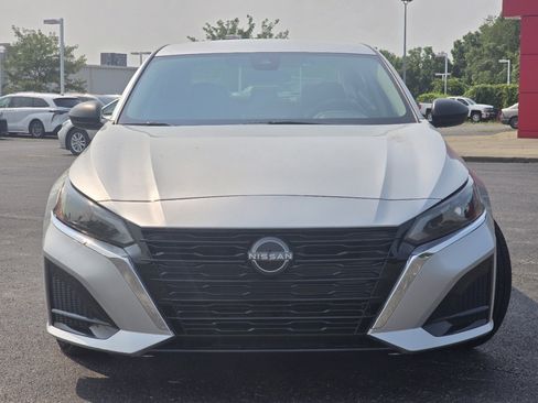 Used 2024 Nissan Altima 2.5 SV FWD image 10