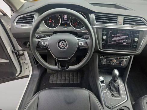 Used 2021 Volkswagen Tiguan SE w/ Panoramic Sunroof Package FWD image 10