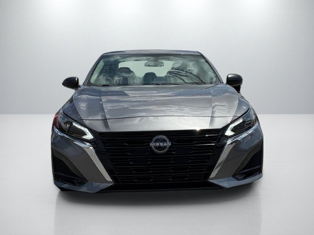 Used 2025 Nissan Altima 2.5 SV FWD image 2