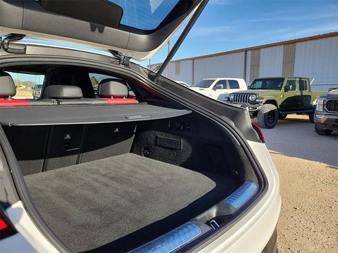 Used 2025 Mercedes-Benz GLC 300 4MATIC image 15