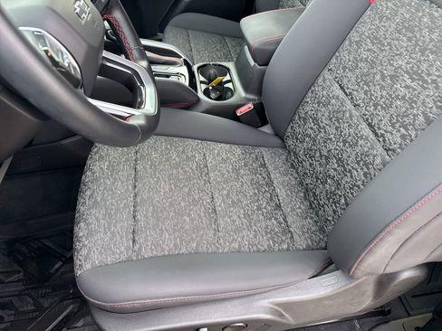 Used 2024 Chevrolet Colorado Z71 w/ Z71 Convenience Package 2 image 35