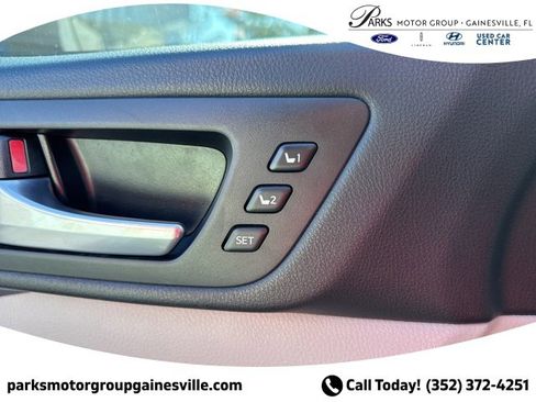 Used 2017 Toyota Highlander Limited image 26