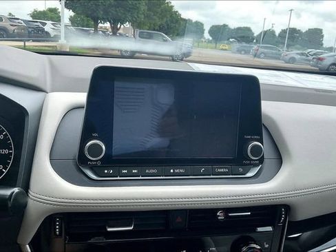 Used 2023 Nissan Rogue SL FWD image 19
