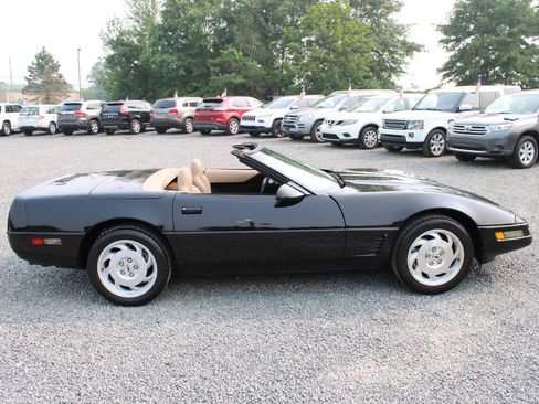 Used 1996 Chevrolet Corvette Convertible RWD image 6