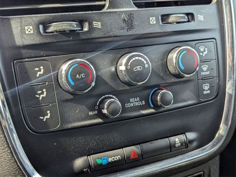 Used 2016 Dodge Grand Caravan SXT image 17