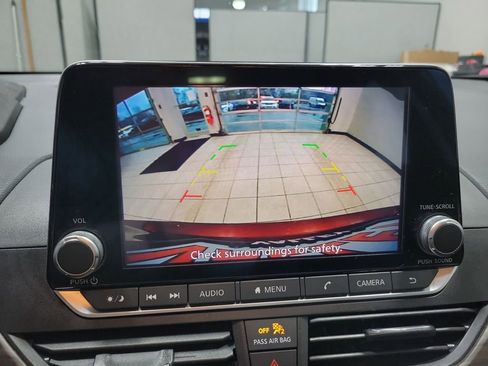 Used 2024 Nissan Altima 2.5 SV image 5