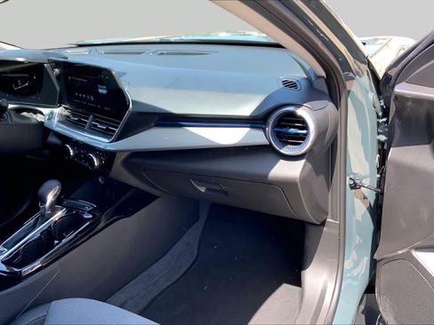 Used 2025 Chevrolet Trax LT FWD image 18