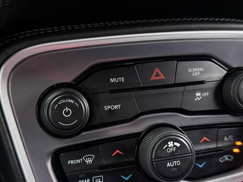 Used 2019 Dodge Challenger SXT RWD image 8