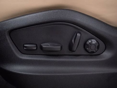 Certified 2025 Porsche Cayenne Coupe AWD/4WD image 24