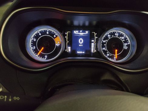Used 2019 Jeep Cherokee Latitude w/ Popular Appearance Group FWD image 23