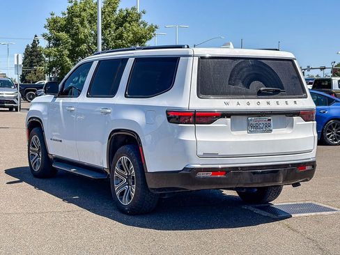 Used 2023 Jeep Wagoneer 4WD w/ Premium Group I image 2