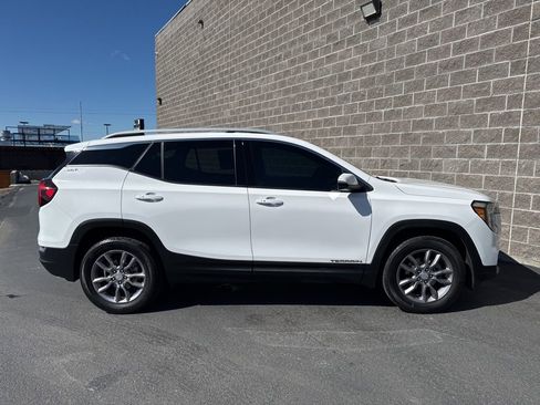 Used 2023 GMC Terrain SLT image 5
