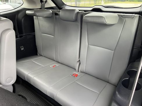 Used 2024 Toyota Highlander Platinum AWD/4WD image 28