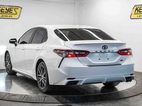 Used 2022 Toyota Camry SE w/ Convenience Package FWD image 2