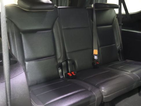 Used 2023 Chevrolet Suburban Premier image 14