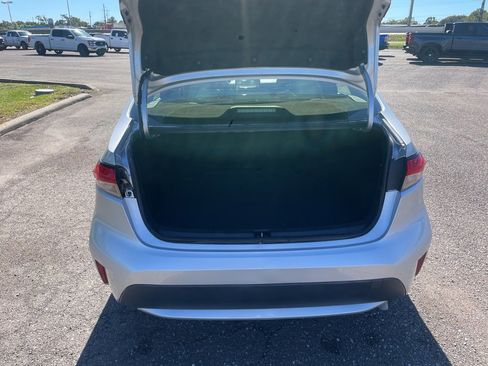 Used 2021 Toyota Corolla LE image 13