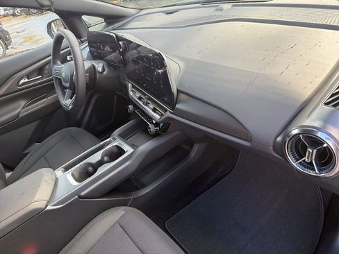 New 2026 Chevrolet Equinox EV LT image 20