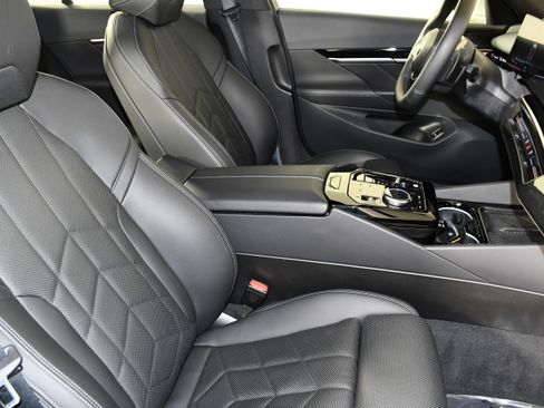 Used 2025 BMW 530i xDrive image 42